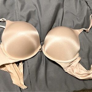 Victoria’s Secret bombshell bra!